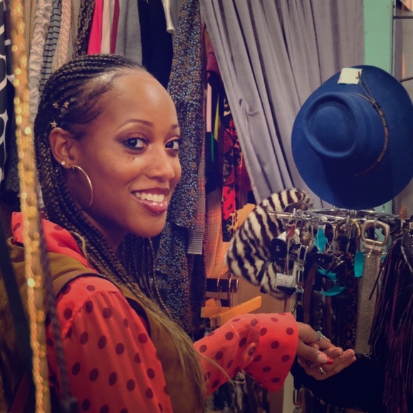 Meet your Posher, Taylor - Picture 1 of 1